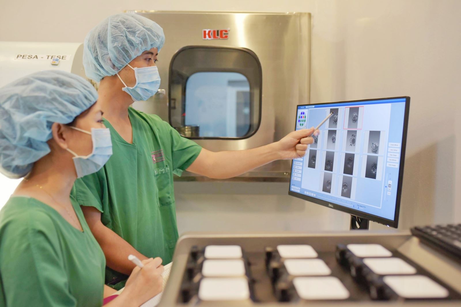 Tu cay EmbryoScope Plus tich hop AI